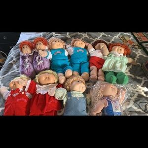 8 original Cabbage Patch kids and slippers